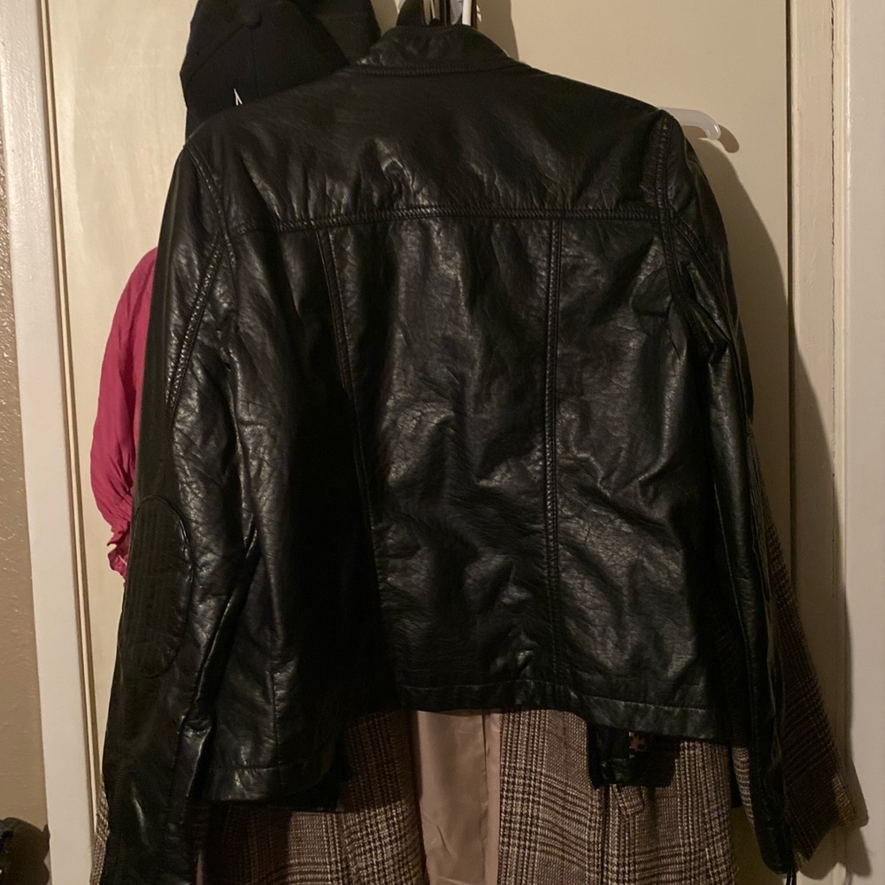leather jacket - Picture 2 of 2